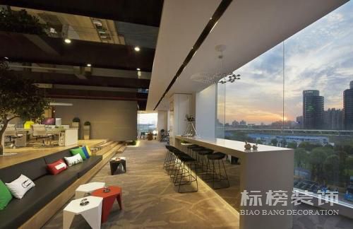 深圳辦公室裝修如何選擇好家居？